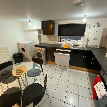 Sky Emerald House Leeds City Bed & Breakfast
