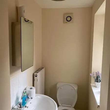 Sky Emerald House Leeds City Bed and Breakfast