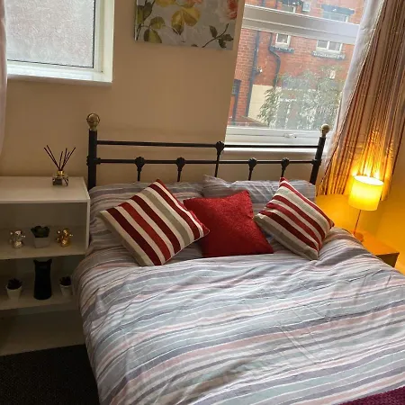 Sky Emerald House Leeds City Bed and Breakfast